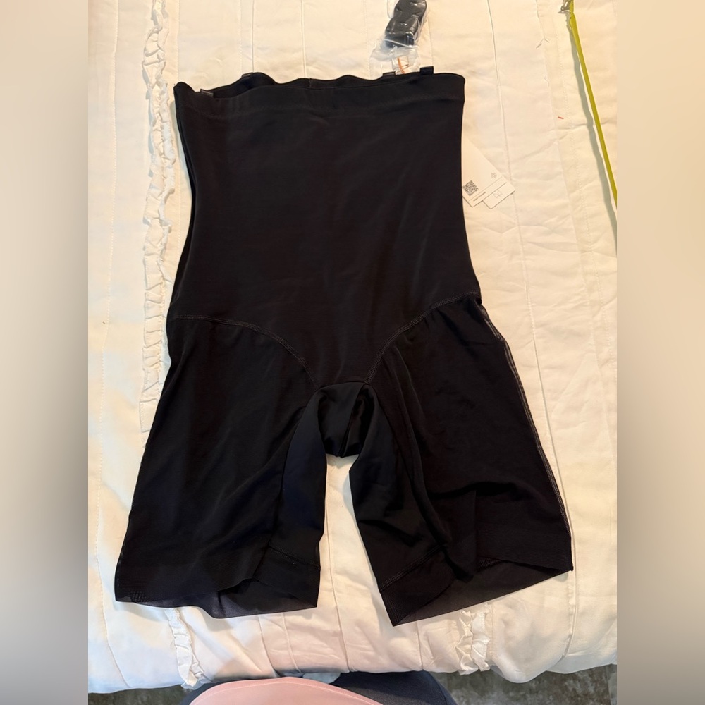NWT New Quince Women's Sculpting High-Waisted Short Large Black